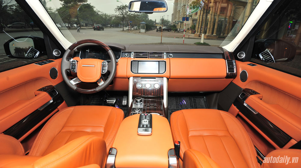 Chạm mặt SUV hạng sang giá hơn 10 tỷ đồng giữa thủ đô Hà Nội Range-Rover-LWB-Autobiography-Black-Edition-(25)-1.jpg