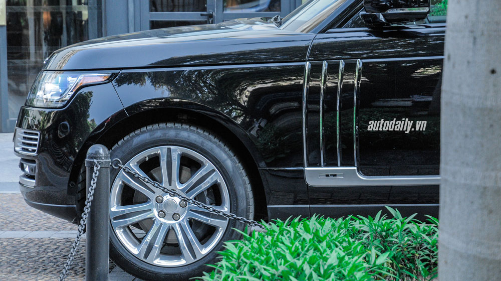 Chạm mặt SUV hạng sang giá hơn 10 tỷ đồng giữa thủ đô Hà Nội range rover LWB.jpg
