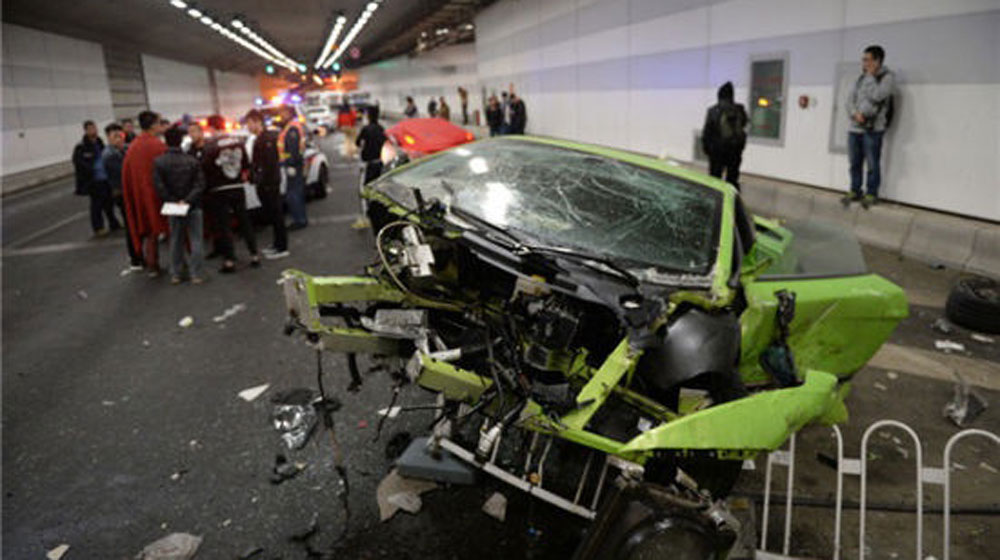 Đua xe trong hầm, sinh viên Trung Quốc phá nát Lamborghini và Ferrari tai nạn giao thông (1).jpg