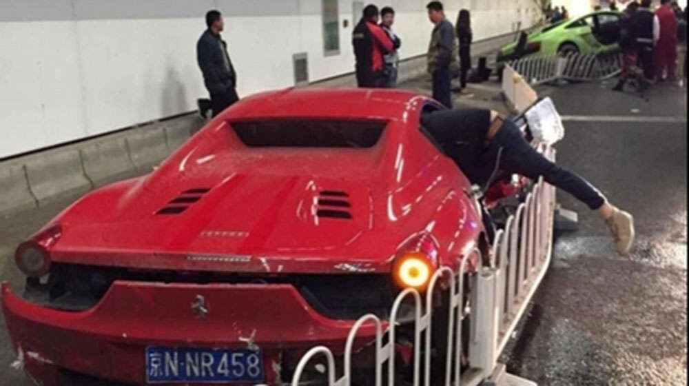 Đua xe trong hầm, sinh viên Trung Quốc phá nát Lamborghini và Ferrari tai nạn giao thông (3).jpg