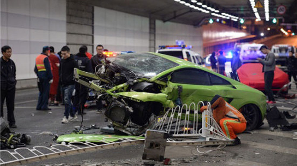 Đua xe trong hầm, sinh viên Trung Quốc phá nát Lamborghini và Ferrari tai nạn giao thông (5).jpg