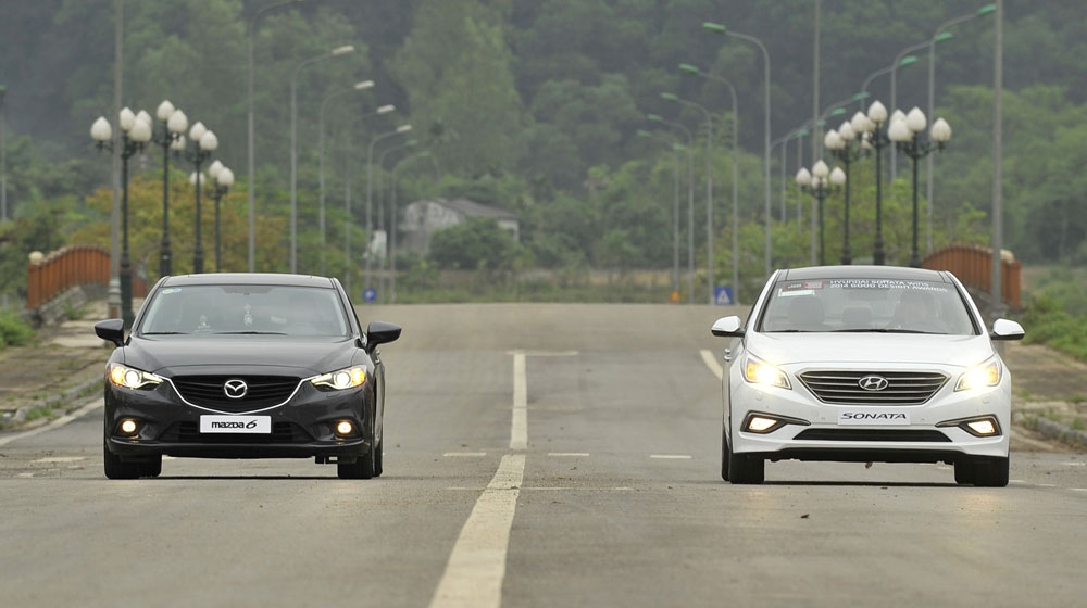 Đánh giá Hyundai Sonata và Mazda6: Cuộc đối đầu cân sức Sonata-vs-Mazda6-(7).jpg