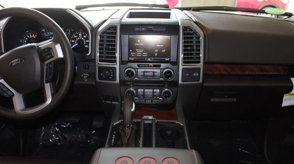 10 mẫu xe có thiết kế nội thất đẹp nhất 2015 Ford-F-150-KR-1.jpg