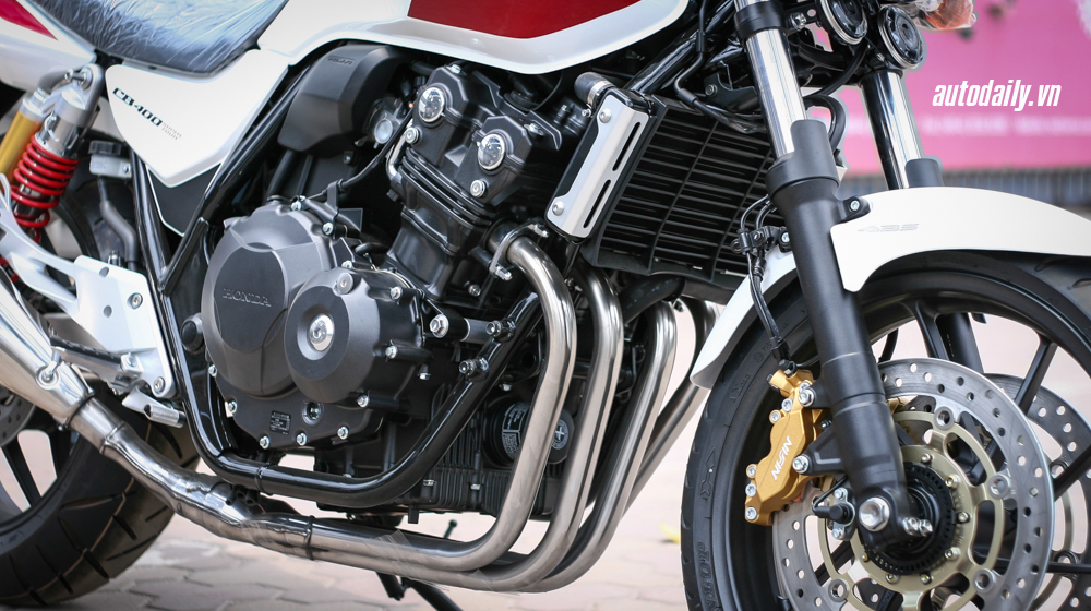 Soi chi tiết Honda CB400 2015 vừa cập bến Việt Nam CB400 2015 (10).jpg