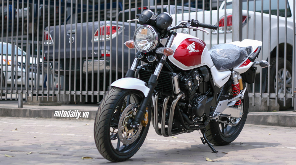 Ảnh chi tiết Honda CB400 2015 vừa cập bến Việt Nam