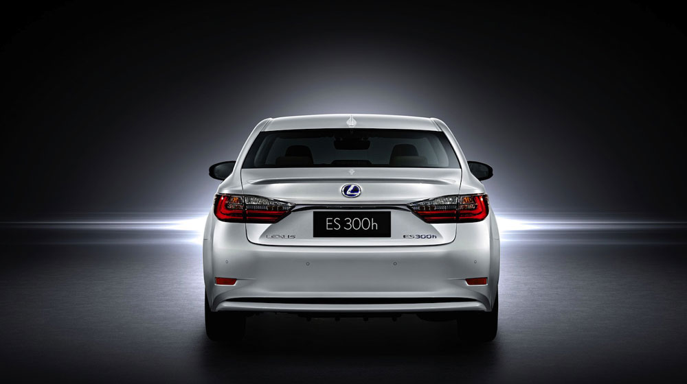 Ảnh chi tiết Lexus ES 2016 2015_ShanghaiMotorShow_2016_Lexus_ES_300h_004.jpg