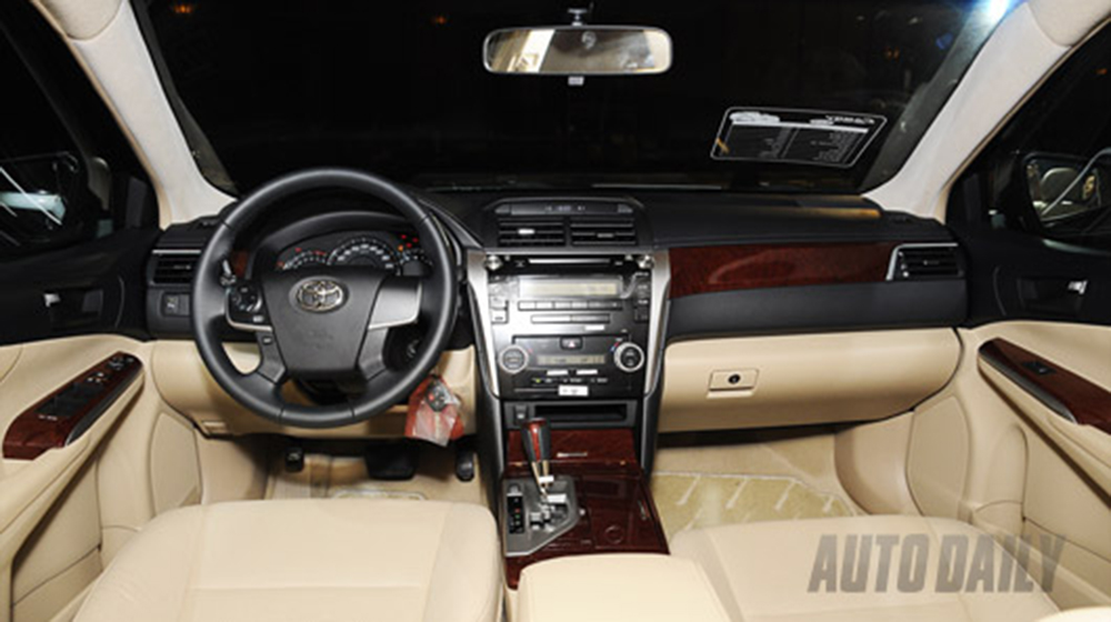 So sánh trực quan Toyota Camry 2015 và phiên bản cũ Camry 2015 (11).jpg