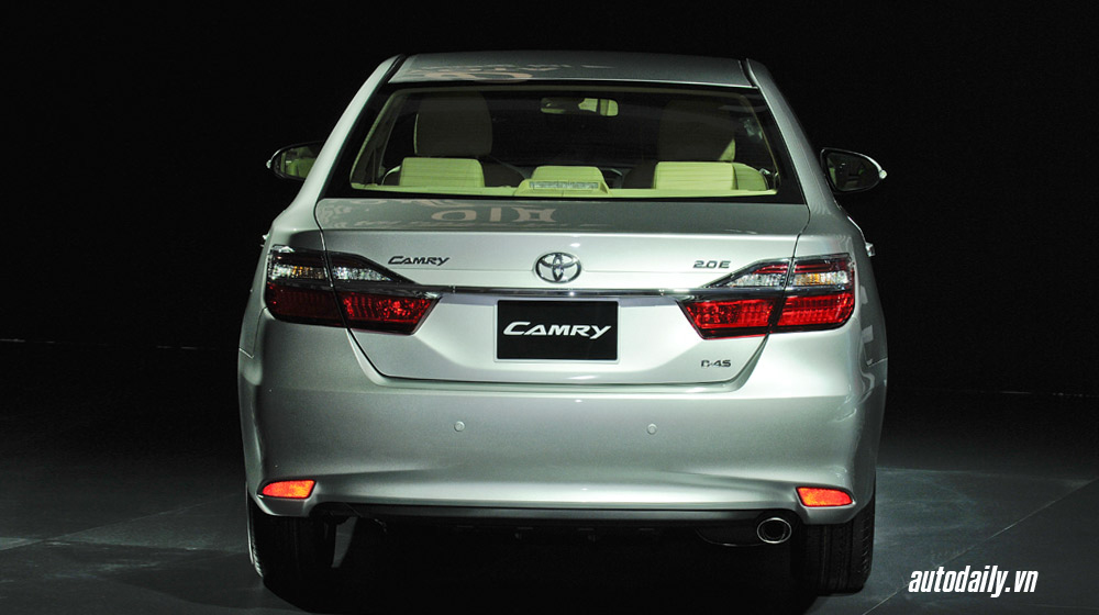 So sánh trực quan Toyota Camry 2015 và phiên bản cũ Camry 2015 (2).jpg