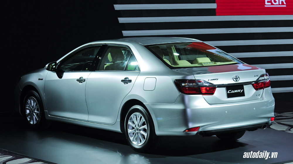 So sánh trực quan Toyota Camry 2015 và phiên bản cũ Camry 2015 (3).jpg