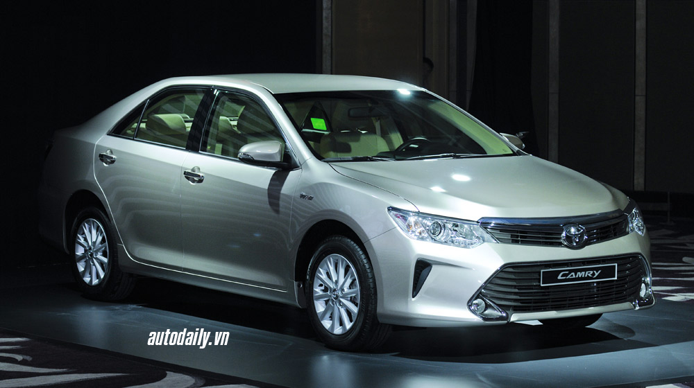 So sánh trực quan Toyota Camry 2015 và phiên bản cũ Camry 2015 (4).jpg