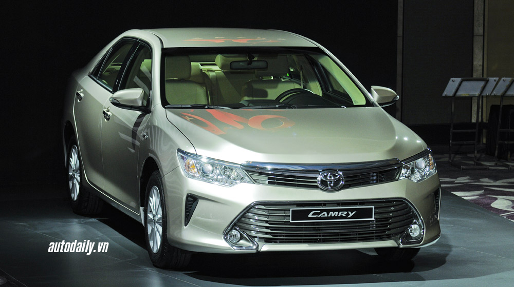 So sánh trực quan Toyota Camry 2015 và phiên bản cũ Camry 2015 (5).jpg