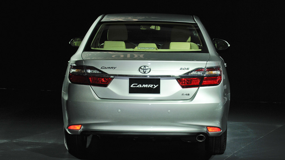 Toyota Camry 2015 có gì để 