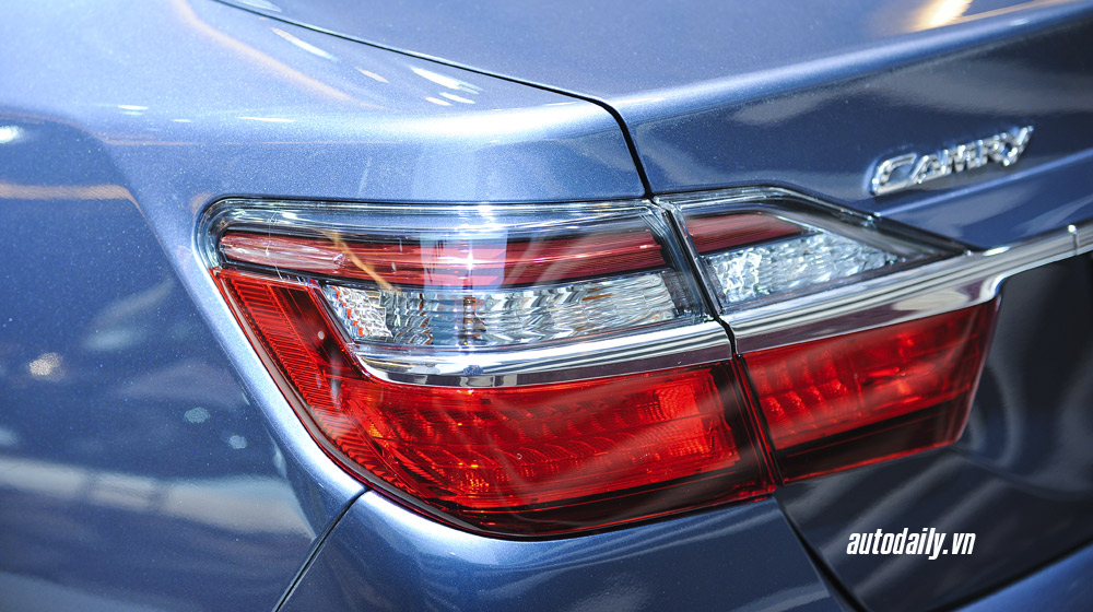Ảnh chi tiết so sánh trực quan Toyota Camry 2015 và phiên bản cũ anh chi tiet camry 2015 (17).jpg
