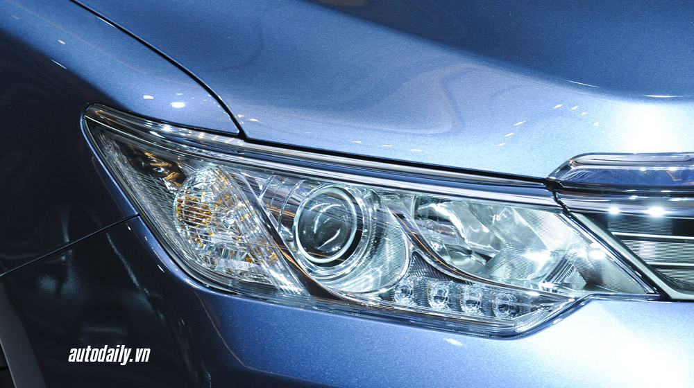 Ảnh chi tiết so sánh trực quan Toyota Camry 2015 và phiên bản cũ anh chi tiet camry 2015 (20).jpg