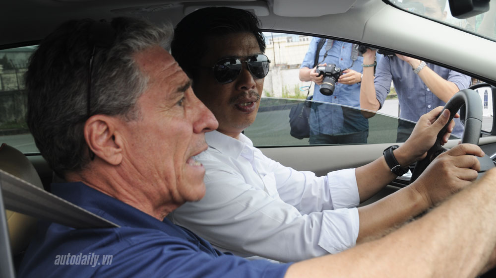 Ảnh chi tiết Ford Việt Nam hướng dẫn lái xe an toàn Ford_LXAT-(14).jpg