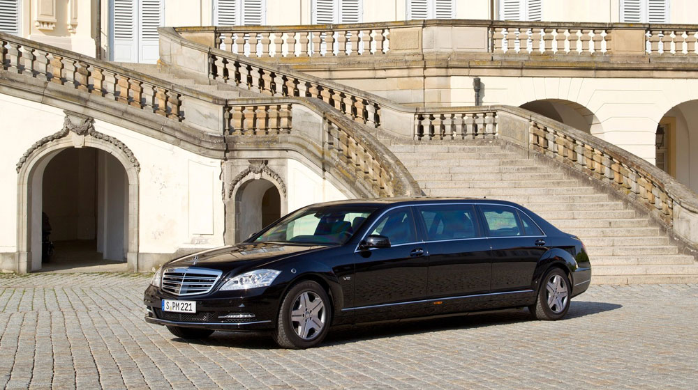Không miễn thuế với xe ngoại giao siêu sang Mercedes-Benz-S600_Pullman_Guard_2011.jpg