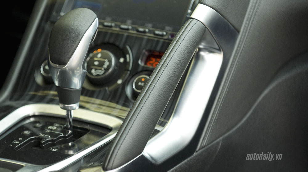 Ảnh chi tiết nội thất Peugeot 3008 Peugeot-3008-(25).jpg