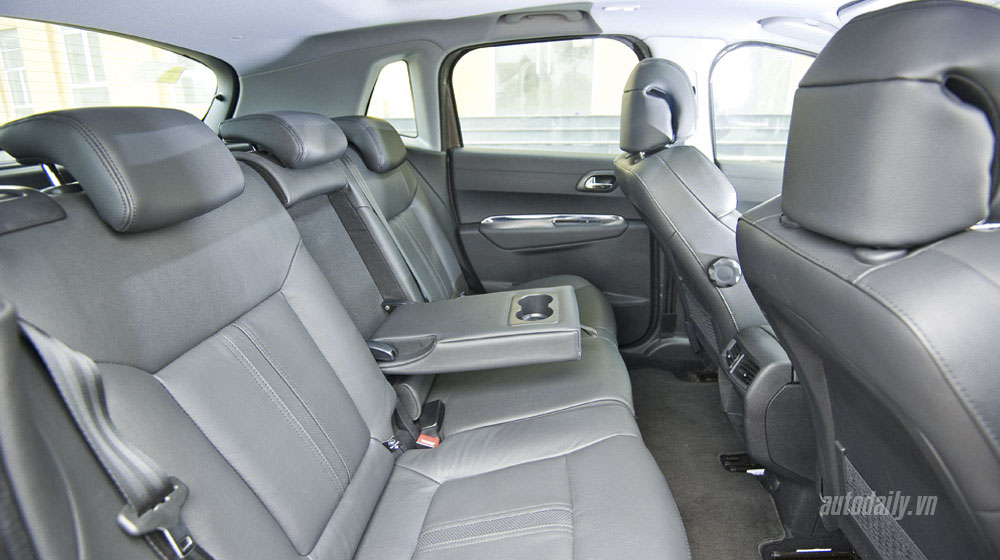 Ảnh chi tiết nội thất Peugeot 3008 Peugeot-3008-(45).jpg