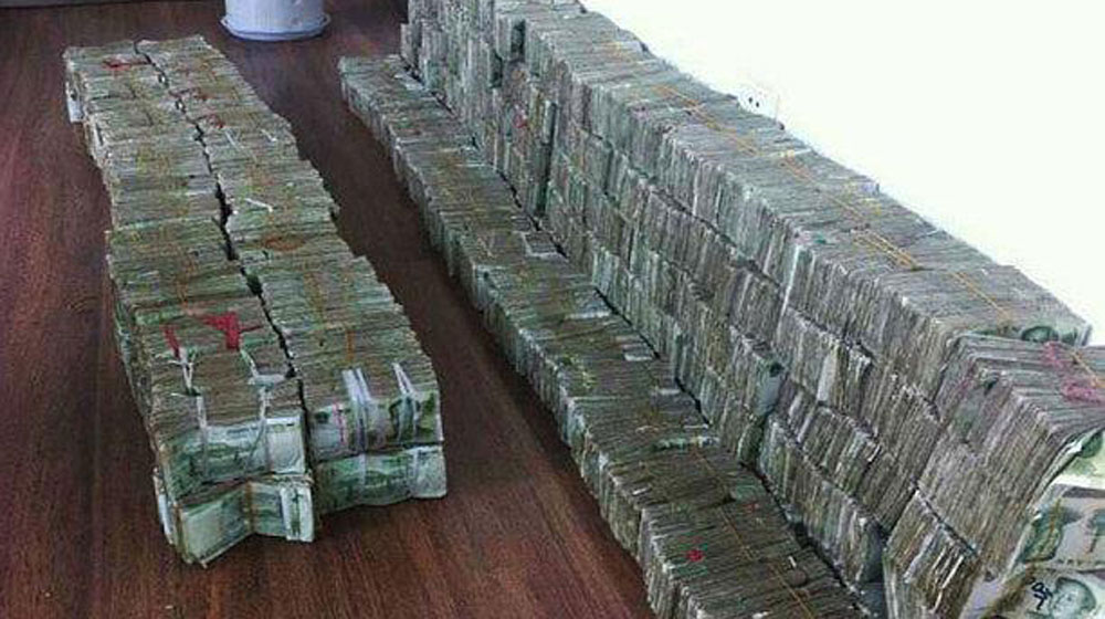 Người phụ nữ mang cả “núi” tiền lẻ đi mua xế hạng sang cash-buy-car (2).jpg