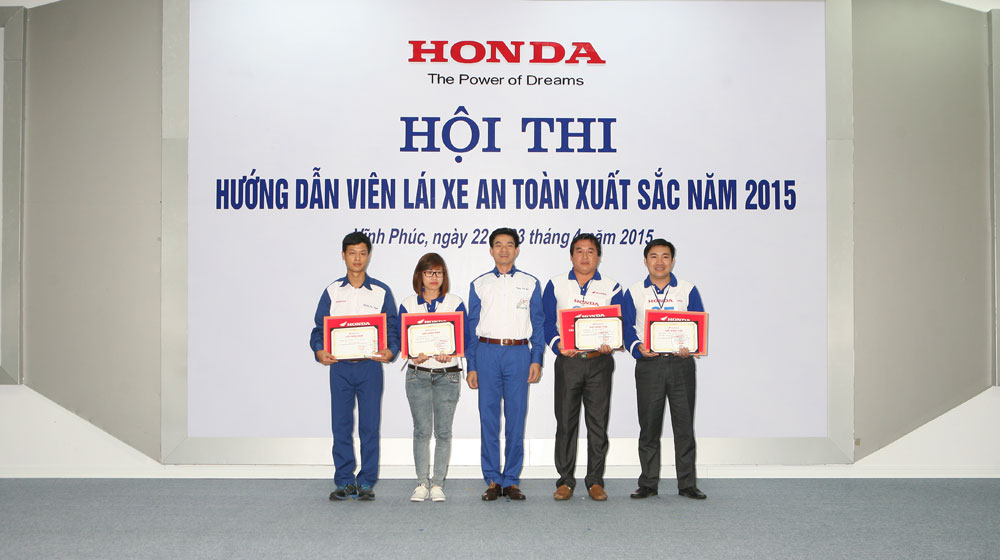 Sôi động Hội thi ”Hướng dẫn viên Lái xe an toàn xuất sắc năm 2015