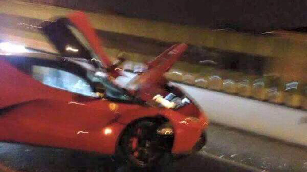 Siêu xe triệu đô LaFerrari tan nát sau tai nạn tại Thượng Hải ferrari-laferrari-crash-2.jpg