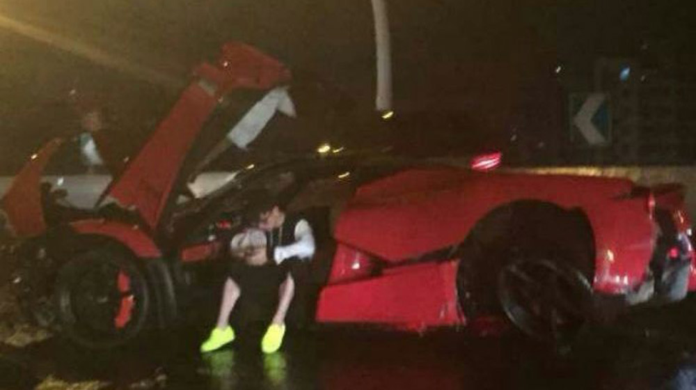 Siêu xe triệu đô LaFerrari tan nát sau tai nạn tại Thượng Hải ferrari-laferrari-crash-5.jpg