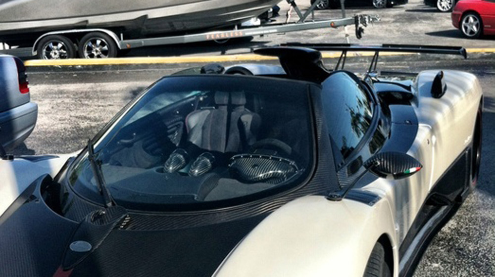 Đại gia Dubai rao bán “siêu xế độc” giá 3,5 triệu USD pagani_zonda_cinque_roadster_at_lamborghini_miami_03.jpg