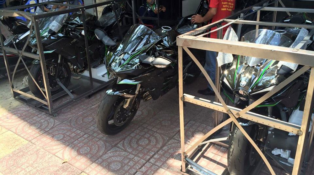 Siêu mô-tô 200 mã lực liên tiếp “đổ bộ” về Việt Nam kawasaki h2 2.jpg