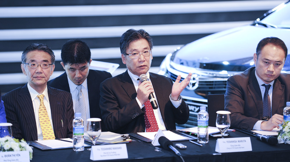 Giá ôtô ở Việt Nam: Sẽ không bao giờ rẻ? Ra_mat_Toyota_Camry_2015 (19).jpg