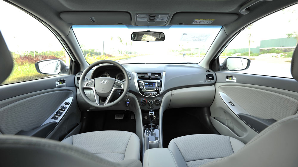 3 mẫu xe hatchback cho phụ nữ đô thị Accent-Blue-2015-(23).jpg