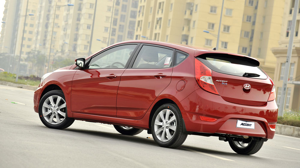 3 mẫu xe hatchback cho phụ nữ đô thị Accent-Blue-2015-(3).jpg