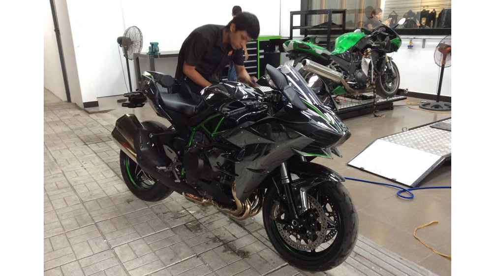 Tha hồ mua môtô phân khối lớn chính hãng tại Việt Nam kawasaki  (2).jpg