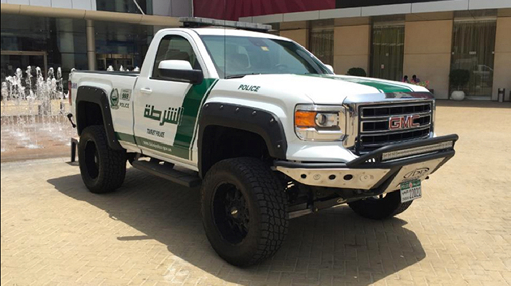 “Khủng long” GMC Sierra của cảnh sát Dubai Dubai Police (2).jpg