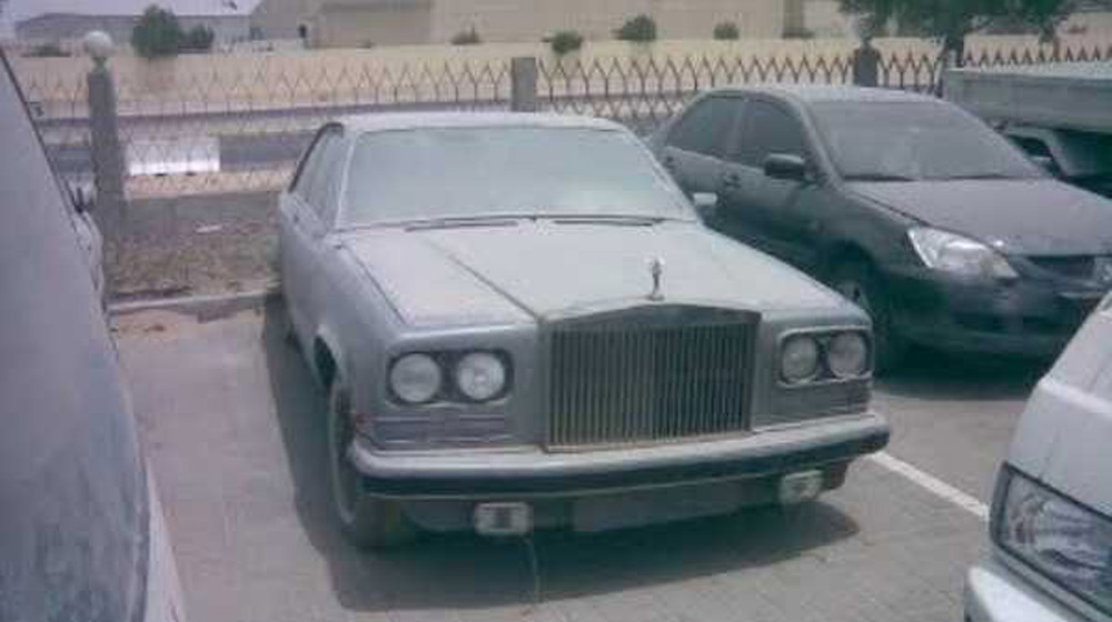 Siêu xe bị bỏ hoang, chuyện bình thường tại Dubai abandoned-cars-dubai-7-15.jpg