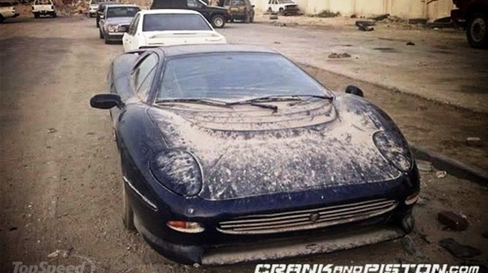 Siêu xe bị bỏ hoang, chuyện bình thường ở Dubai sieu xe bi bo hoang (15).jpg