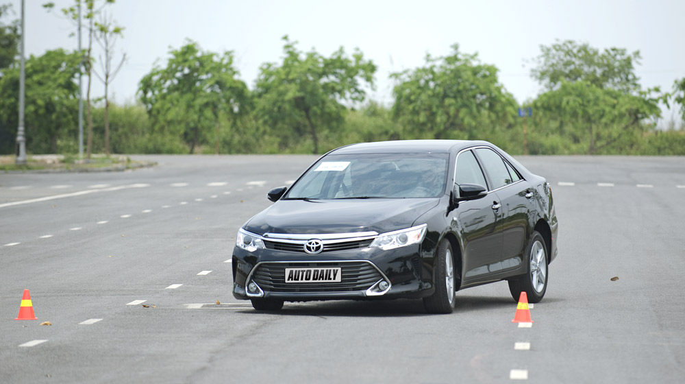 Toyota Camry 2.5Q 2015: Xe cho “sếp” trẻ Toyota-Camry-2 (11).jpg