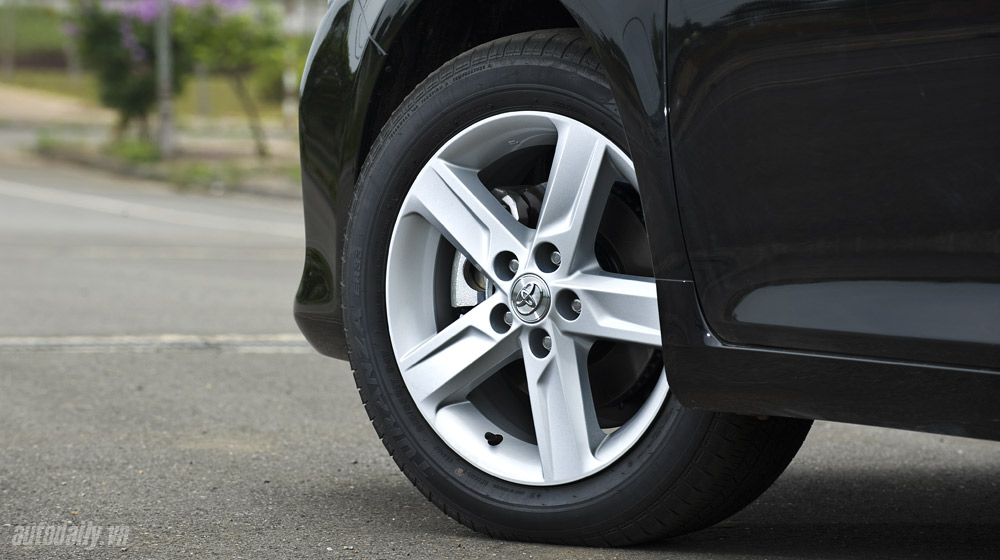 Ảnh ngoại thất Toyota Camry 2.5Q 2015 Toyota-Camry-2 (24).jpg