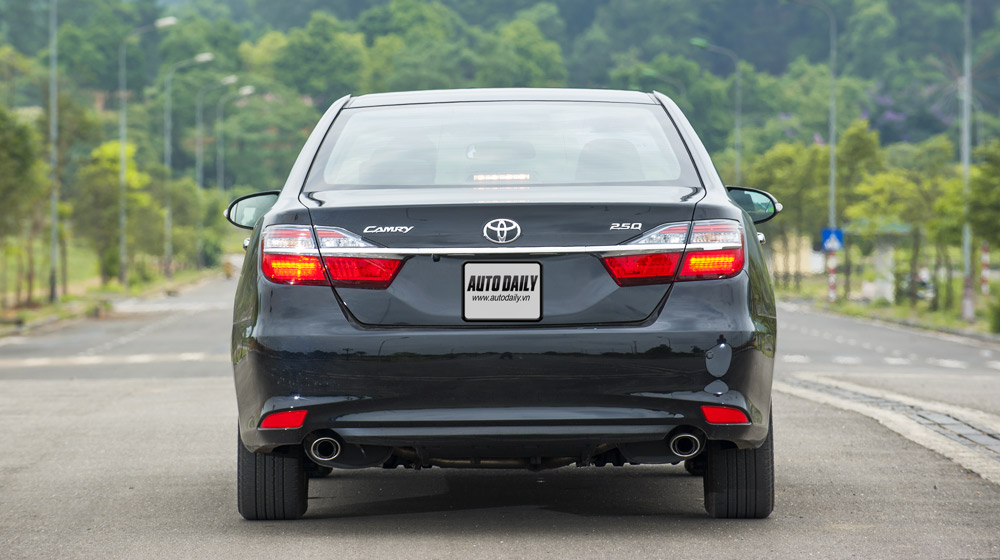 Toyota Camry 2.5Q 2015: Xe cho "sếp" trẻ