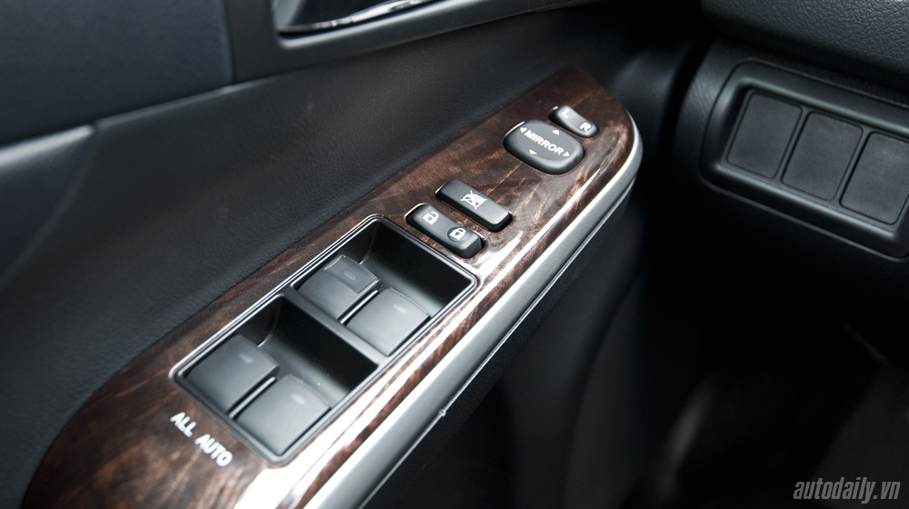 Ảnh nội thất Toyota Camry 2.5Q 2015 Toyota-Camry-2 (36).jpg