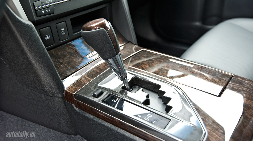 Ảnh chi tiết Toyota Camry 2015 hoàn toàn mới camry-2015 (10).jpg