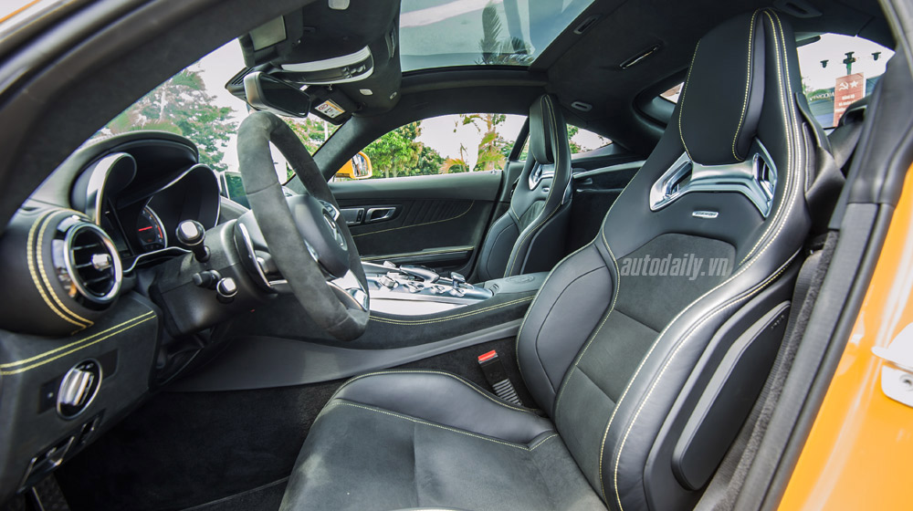 Mãn nhãn với vẻ đẹp của Mercedes AMG GT S mercedes-AMG-GT-S-(2).jpg