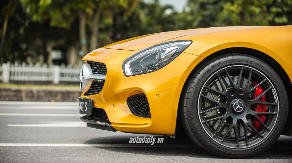 Mãn nhãn với vẻ đẹp của Mercedes AMG GT S mercedes-AMG-GT-S-(20).jpg