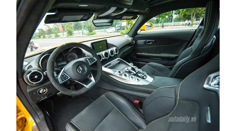 Mãn nhãn với vẻ đẹp của Mercedes AMG GT S mercedes-AMG-GT-S-(25).jpg