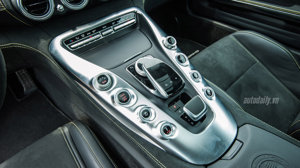 Mãn nhãn với vẻ đẹp của Mercedes AMG GT S mercedes-AMG-GT-S-(27).jpg