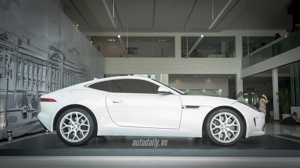Ngắm xe thể thao Jaguar tiền tỷ tại Hà Nội F-Type_Ha_Noi (4).jpg