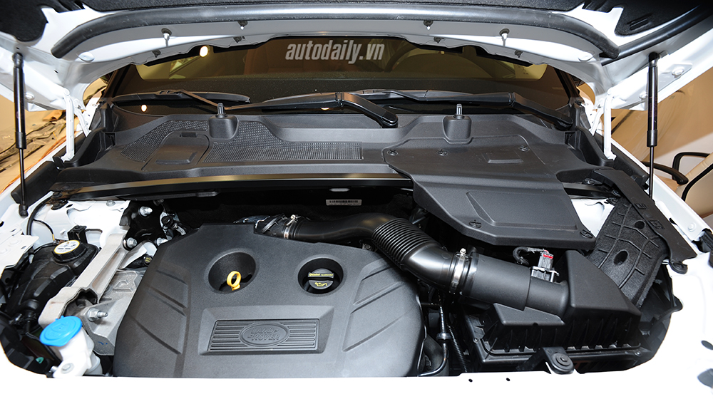 Land Rover Discovery Sport: Đối thủ mới của Mercedes GLK tại Việt Nam Land_Rover_Discovery_Sport_2015 (2).jpg