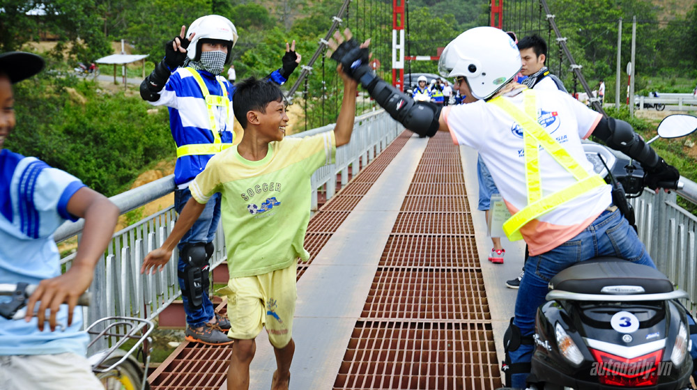 Hành trình Yamaha 2015, ngày 1: Tây Nguyên vẫy gọi Yamaha hanh trinh ket noi dam me (6).jpg