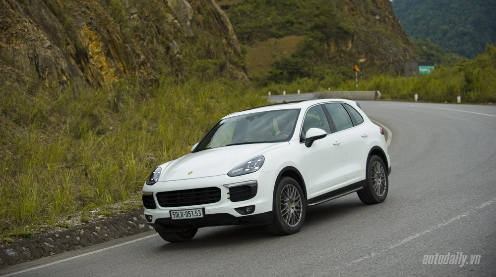 Ảnh khả năng vận hành của Porsche Cayenne 2015 Porsche Cayenne 2015 (18).jpg