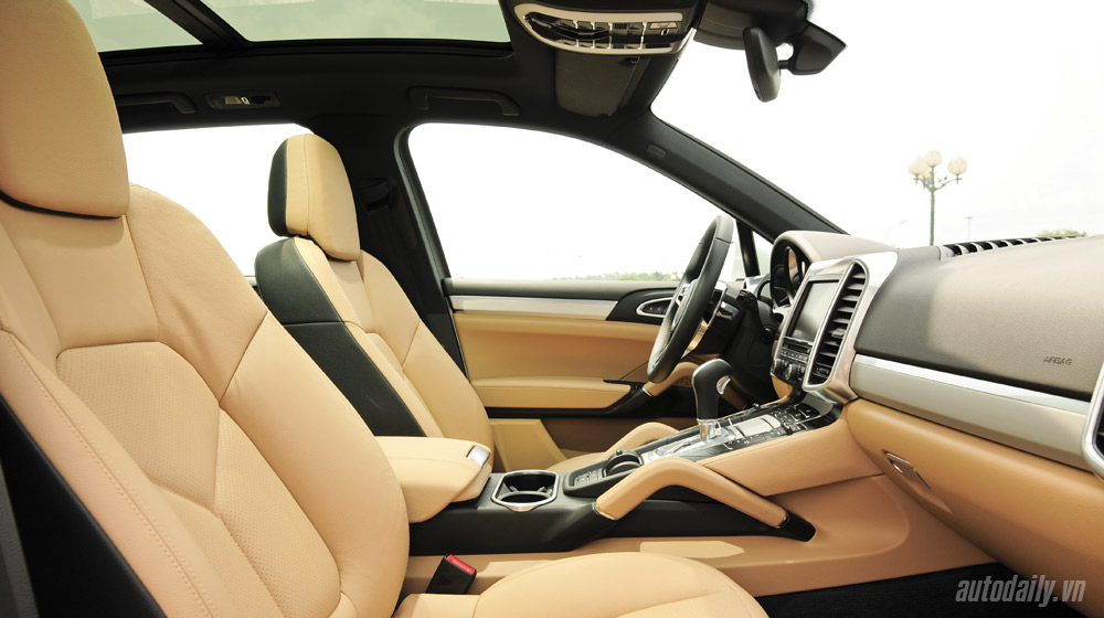 Ảnh chi tiết nội thất Porsche Cayenne 2015 Porsche Cayenne 2015 (55).jpg