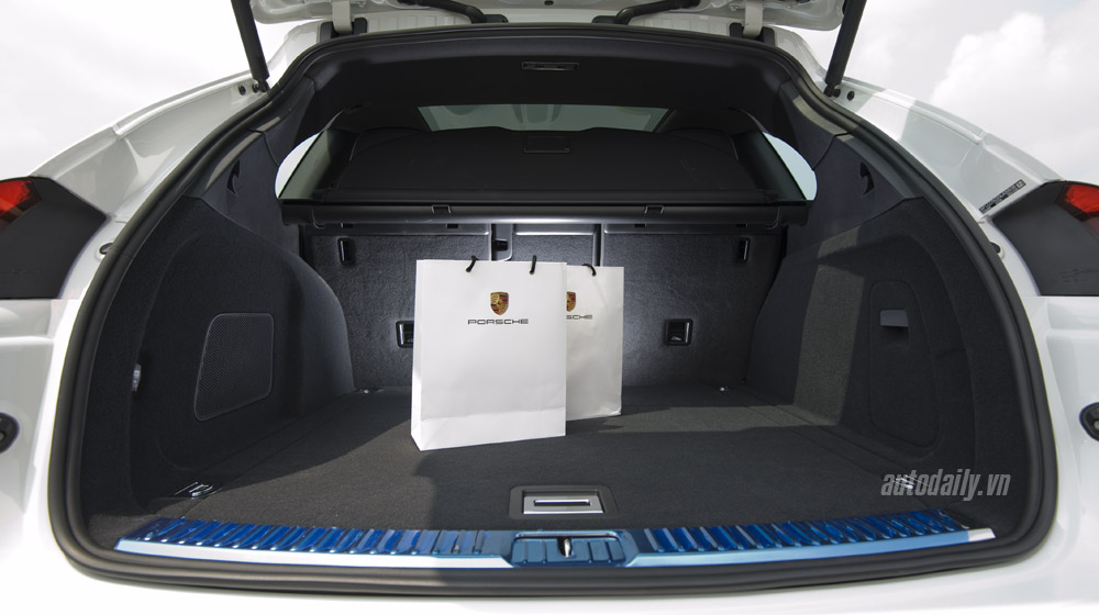 Ảnh chi tiết nội thất Porsche Cayenne 2015 Porsche Cayenne 2015 (73).jpg